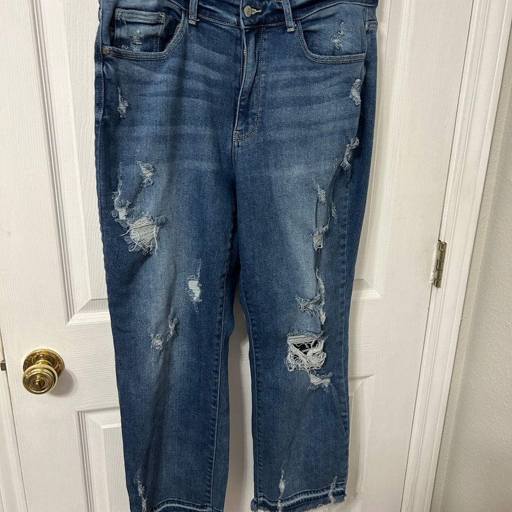 Judy Blue Ankle Cropped Distressed Blue Jeans